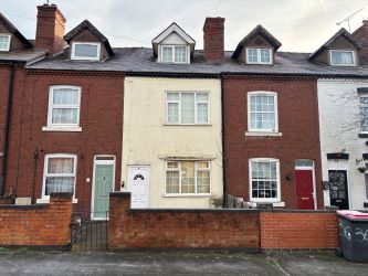 3 bedroom mid terraced house in Tamworth