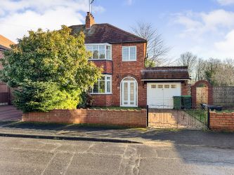 3 bedroom semi detached house in Tipton