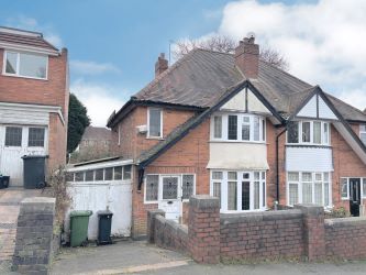 3 bedroom semi detached house in Dudley