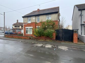 4 bedroom detached property in Wolverhampton