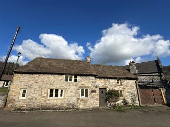 2 bedroom grade II listed cottage in Derbyshire