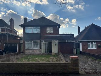 3 bedroom detached property in Dudley