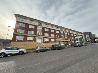 3 bedroom top floor apartment in Sunderland