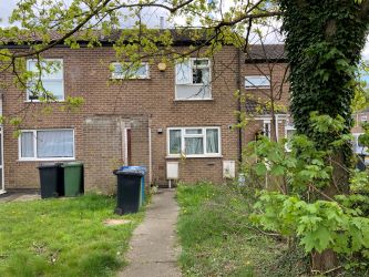 3 bedroom mid terraced house in Tamworth