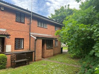 A leasehold end terrace property