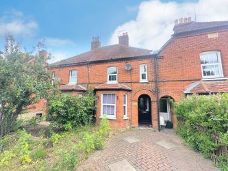 2 bedroom mid terraced cottage in Hampshire