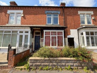 3 bedroom mid terraced house in Bearwood