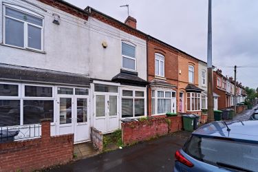 2 bedroom mid terraced property in  Smethwick 
