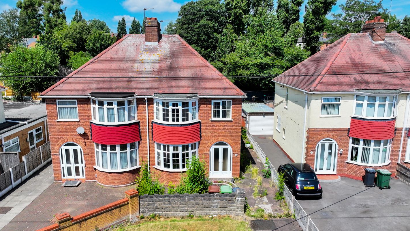 3 bedroom semi detached house in Wednesbury