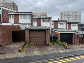 3 bedroom mid terraced house in Stoke on Trent