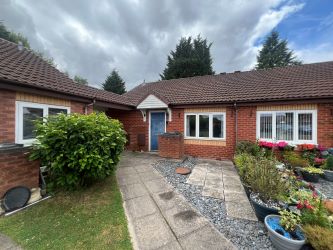 2 bedroom end terraced bungalow in Bilston