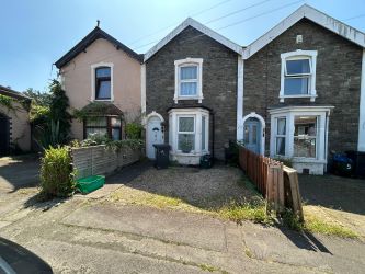 3 bedroom mid terraced property in Bristol