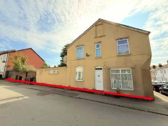 3 bedroom end terraced property 