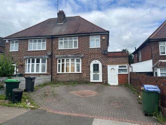 4 bedroom semi detached house in Oldbury