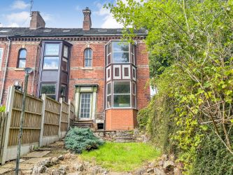 4 bedroom end terraced house in Leek