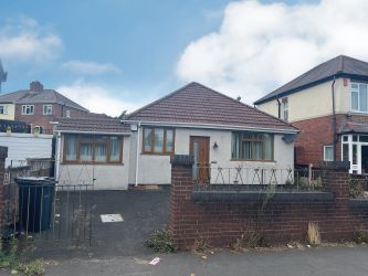 3 bedroom detached bungalow in Bilston