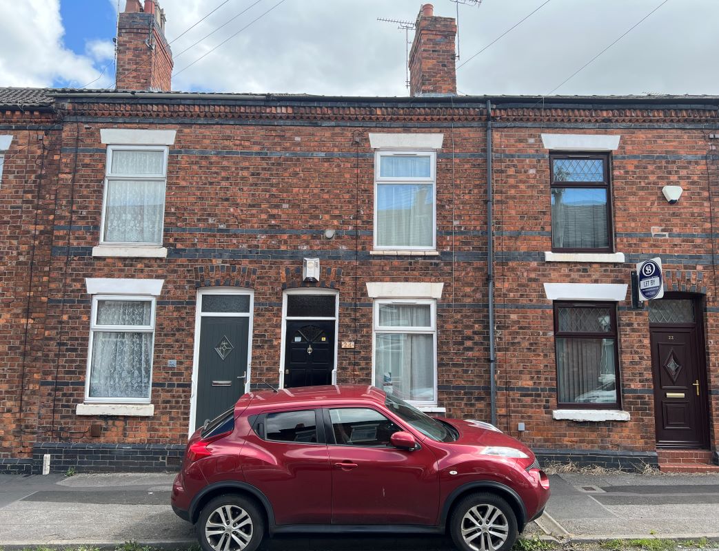 2 bedroom mid terraced house in Crewe