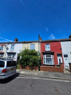 2 bedroom mid terraced house in Middlesborough