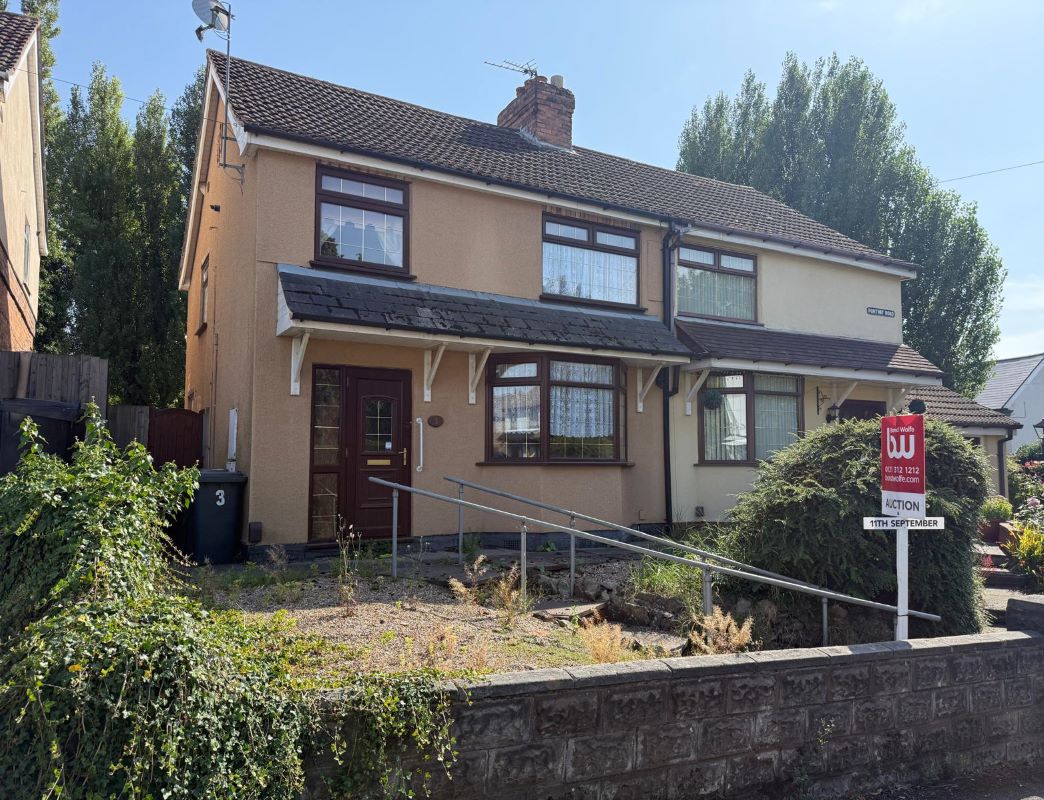 3 bedroom semi detached house in Bilston
