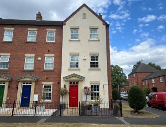 5 bedroom end terrace house in West Bromwich.