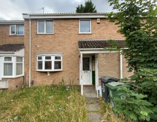 3 bedroom mid terraced house in Willenhall