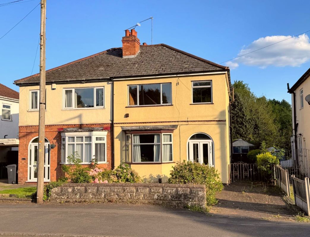 3 bedroom semi detached house in Wolverhampton