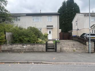 3 bedroom semi detached house in Stoke on Trent
