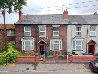 3 bedroom mid terraced property in Oldbury