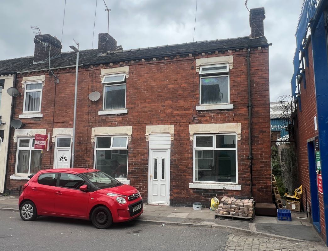 3 bedroom end terraced house in Stoke on Trent