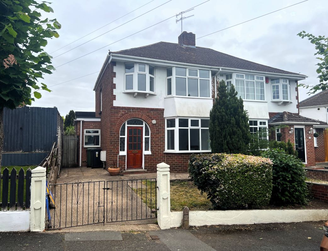 3 bedroom semi detached house in Worcester