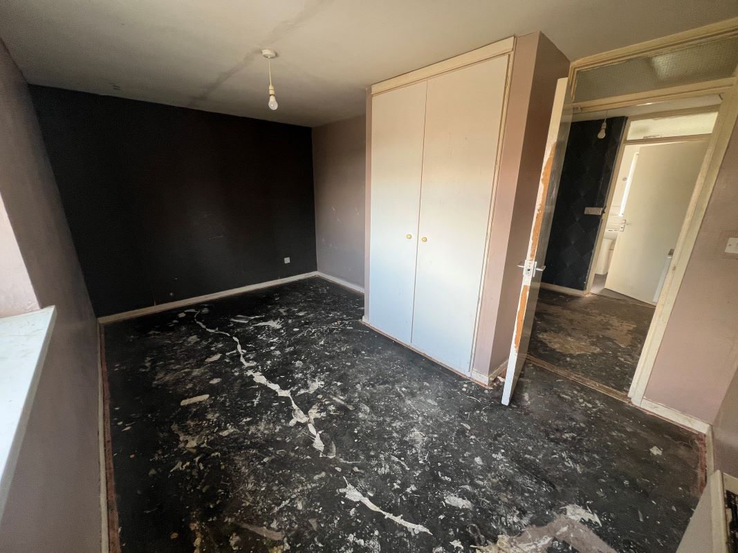 A long leasehold 1 bedroom second floor flat in Bartley Green