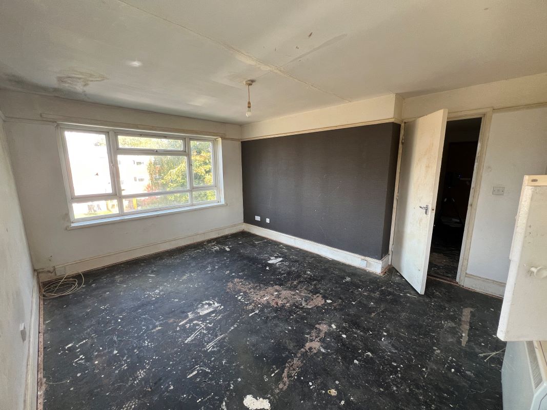 A long leasehold 1 bedroom second floor flat in Bartley Green