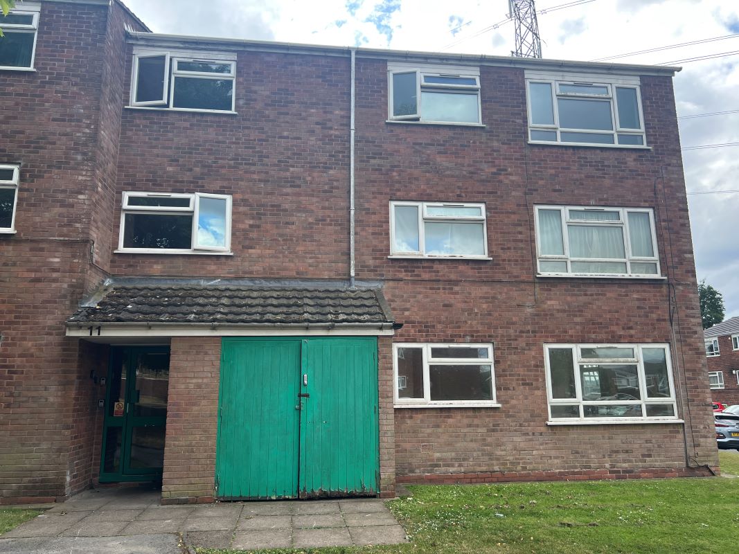 A long leasehold 1 bedroom second floor flat in Bartley Green