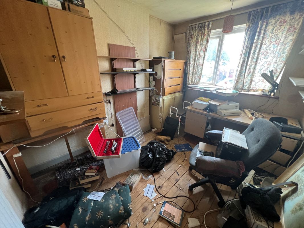 3 bedroom mid terraced house in Longbridge