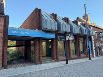 Freehold town centre office/retail unit with car parking in Tamworth 