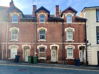 3 bedroom mid terraced townhouse in Worcester