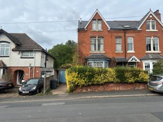 5 bedroom semi detached property in Northfield 