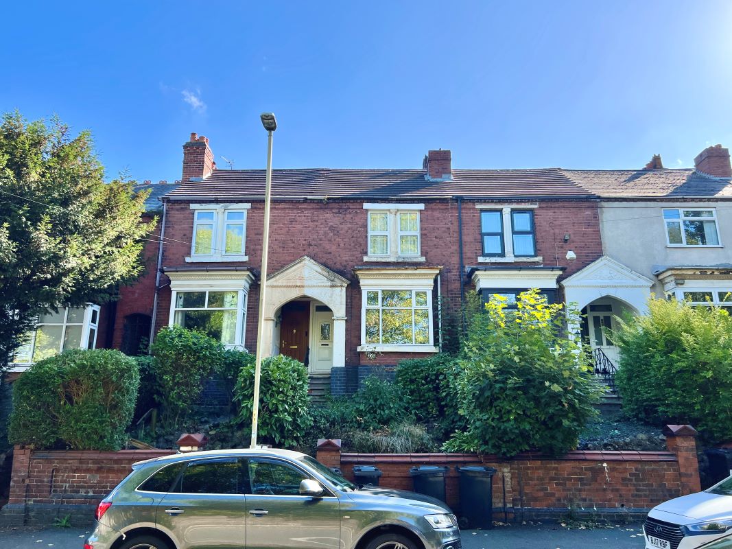 4 bedroom mid terraced property in Brierley Hill