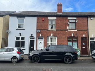 A 3 bedroom mid terraced property in Bloxwich.