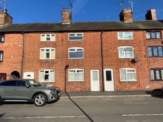 2 bedroom mid terraced three storey house in Rocester