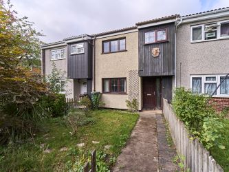 3 bedroom mid terraced house in Wolverhampton