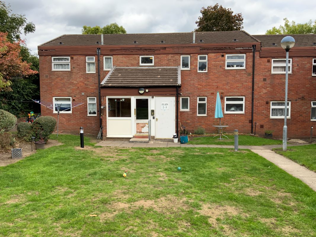 2 bedroom ground floor flat in Wednesbury