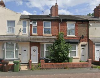 3 bedroom mid terraced house in Wolverhampton