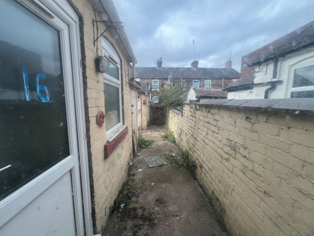 2 bedroom mid terraced property in Stoke on Trent