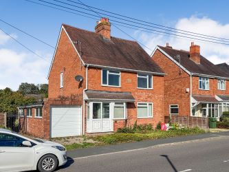 A 3 bedroom detached property in Catshill, Bromsgrove.