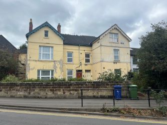 Ground floor studio flat in Rugeley, Staffs.