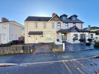 2 bedroom semi detached house in Bilston