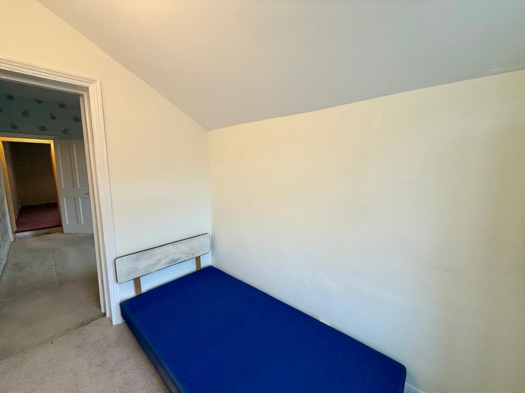 3 bedroom mid terraced house in Hockley