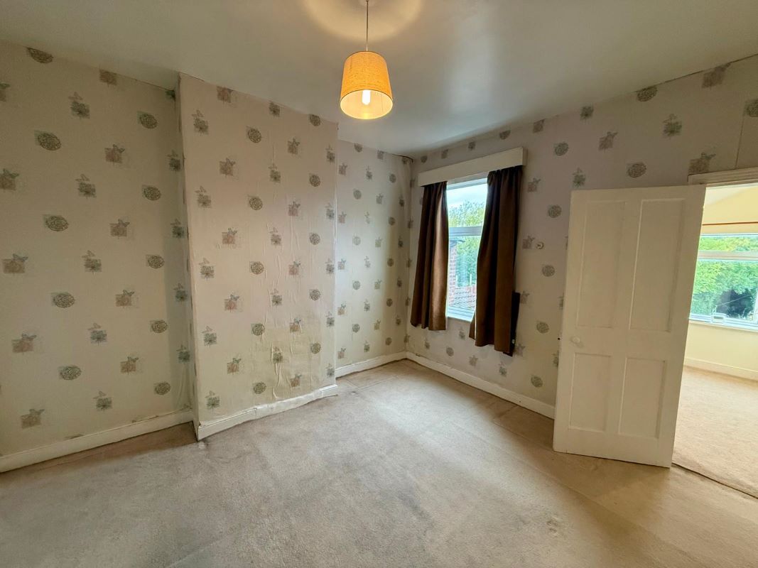 3 bedroom mid terraced house in Hockley