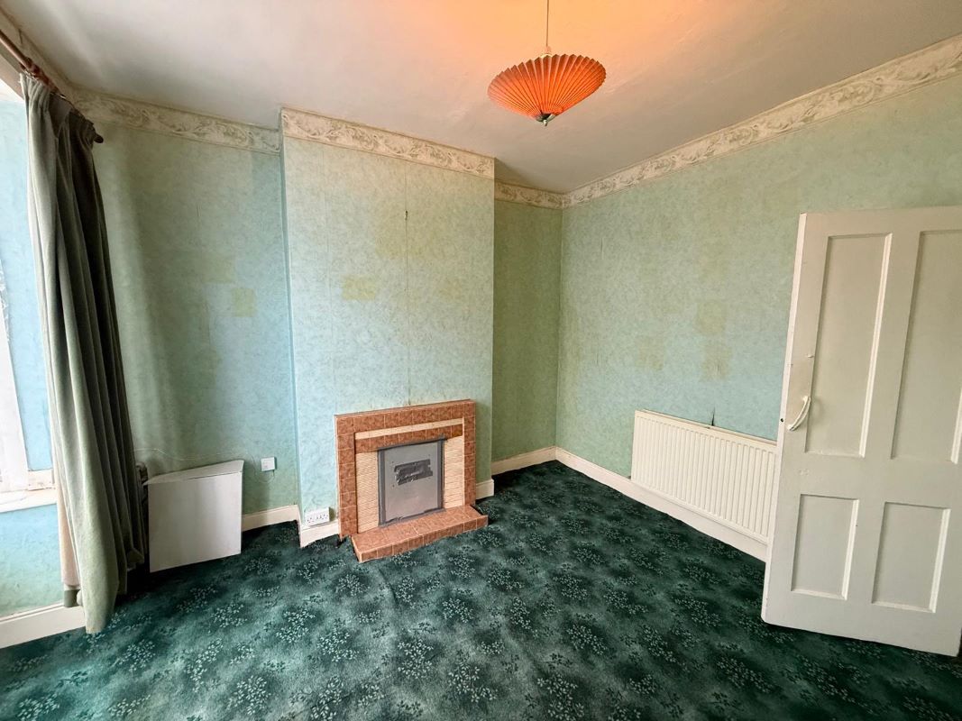 3 bedroom mid terraced house in Hockley